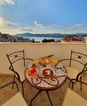 Penthouse Duplex Apartment Anna - 4 bed 3 bath - Seaview - Free Parking - Beach and Restaurants 250m - Ciovo and Trogir - 15 minutes to Airport